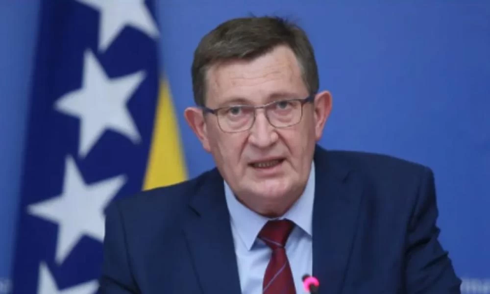 Βοσνία: Υπουργός ξέχασε σε γεύμα, τσαντάκι με 20.000 ευρώ